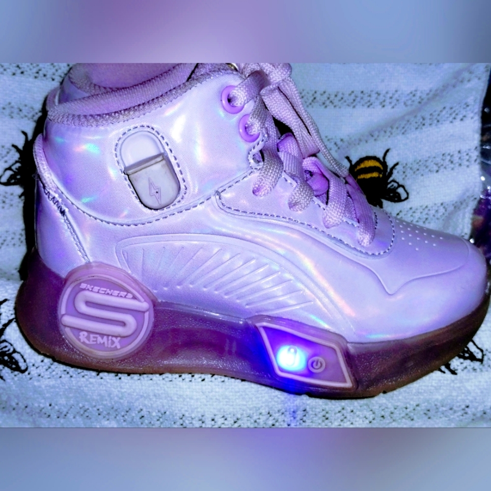 Skechers S-Lights Remix Sneaker Pearlescent Lavender Girls Size 11 w/ USB cord